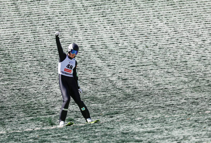 Auch Matteo Baud (FRA) war zufrieden mit seinem Sprung.