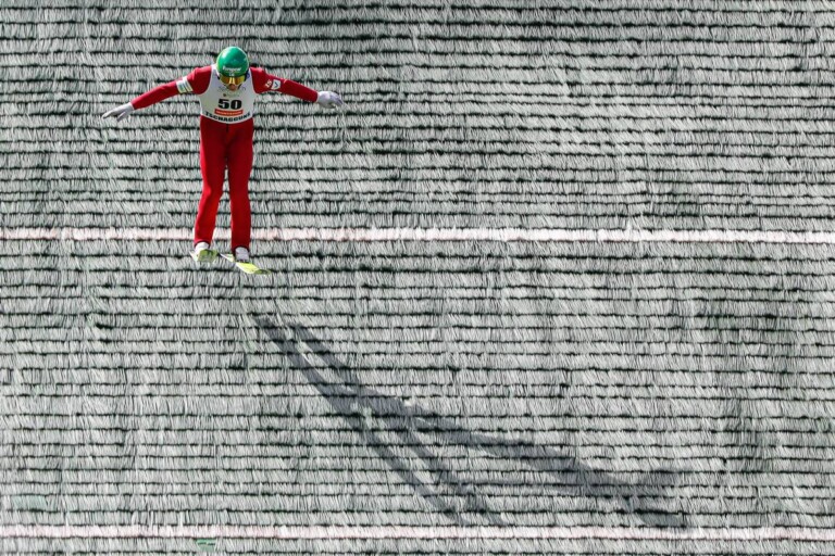 Eero Hirvonen (FIN) zeigte mit 106 Metern die größte Weite des Tages.