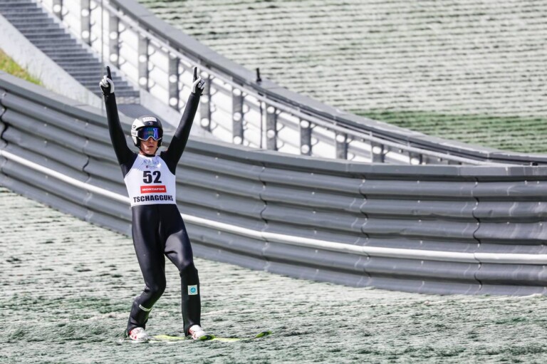Laurent Muhlethaler (FRA) ist der Sieger des Springens bei den Herren.