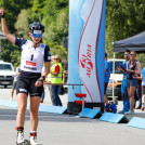 Gyda Westvold Hansen (NOR) gewinnt das Frauenrennen.
