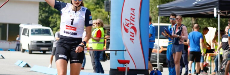 Gyda Westvold Hansen (NOR) gewinnt das Frauenrennen.