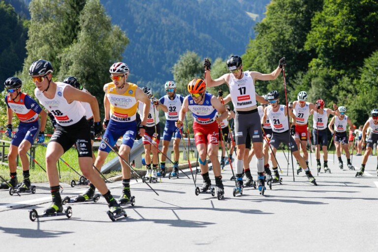 Die beiden Kontrahenten im Kampf um die Gesamtwertung laufen gemeinsam im Pulk: Ilkka Herola (FIN, gelb) und Franz-Josef Rehrl (AUT, blau).