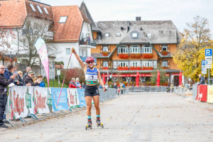 Nathalie Armbuster feiert ihren ersten Titel bei den Deutschen Meisterschaften.