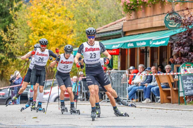 Jakob Lange führt die Verfolgergruppe mit Manuel Faißt und Nick Siegemund an.