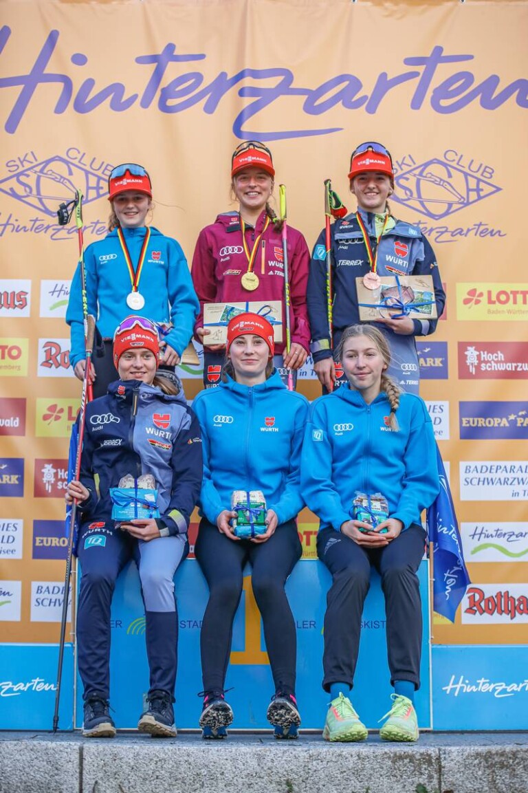 Die siegreichen Juniorinnen: Jenny Nowak (GER), Nathalie Armbuster (GER), Anne Haeckel (GER), Cindy Haasch (GER), Ronja Loh (GER), Trine Goepfert (GER), (l-r)