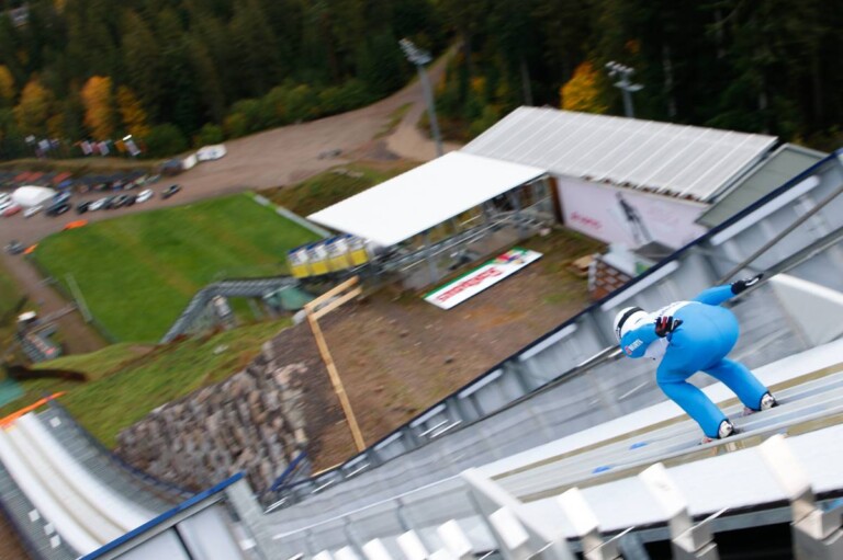 Martin Hahn mit dem Blick ins Adler-Skistadion