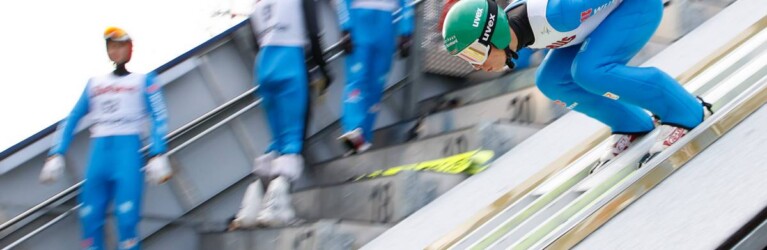 David Mach springt auf der Rothausschanze in Hinterzarten.