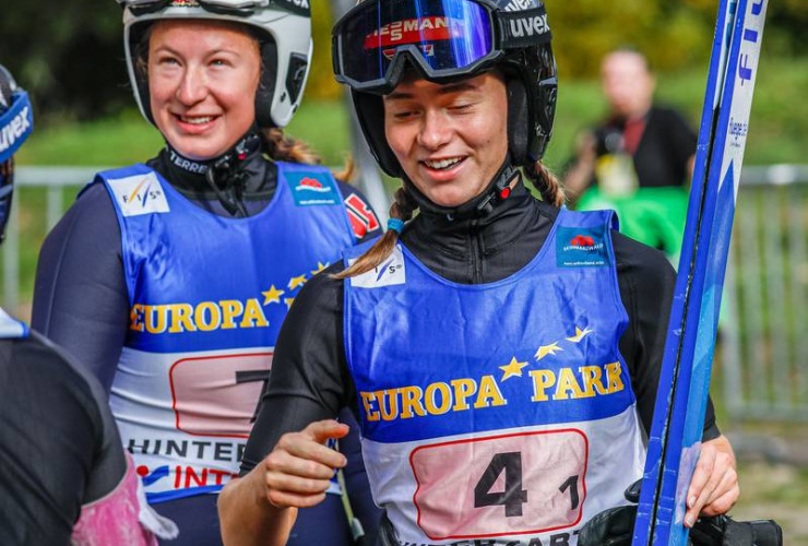 Cindy Haasch (GER) und Sophia Maurus konnten nach dem Sprung zufrieden sein.