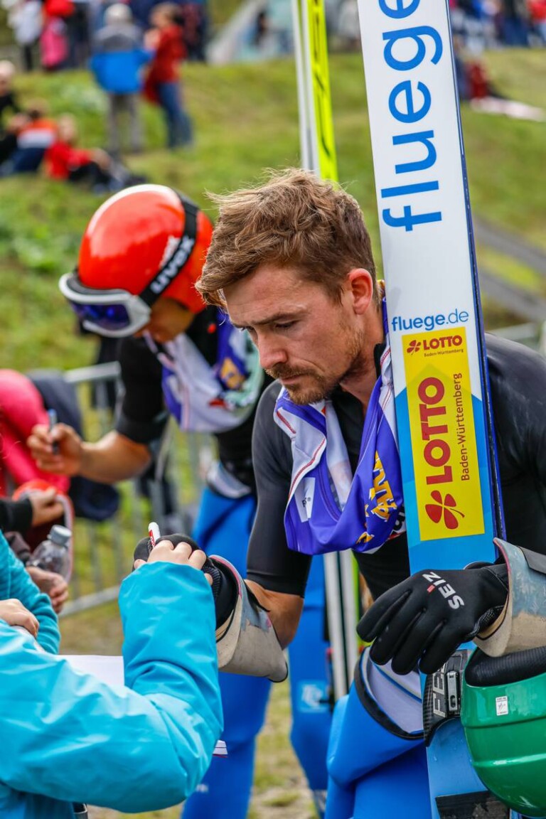 Fabian Riessle (GER) beim Autogramme schreiben