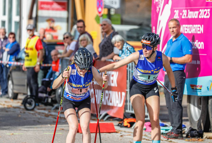 Anne Haeckel (GER), Jenny Nowak (GER), (l-r) beim Wechsel