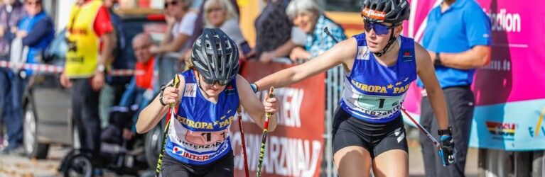 Anne Haeckel (GER), Jenny Nowak (GER), (l-r) beim Wechsel