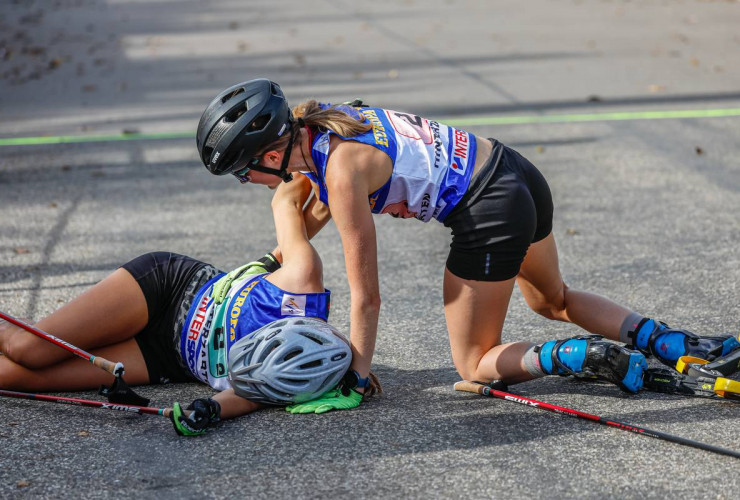 Zum Sieg gestürzt: Cindy Haasch (GER), Maria Gerboth (GER), (l-r)