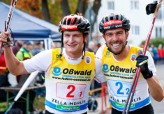 Das Oberstdorfer Duo Julian Schmid und Johannes Rydzek (l-r) gewann den Teamsprint 2021 in Oberhof.