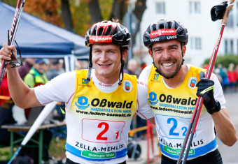 Das Oberstdorfer Duo Julian Schmid und Johannes Rydzek (l-r) gewann den Teamsprint 2021 in Oberhof.