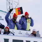 Die deutschen Trainer Heinz Kuttin und Kai Bracht blicken gespannt auf ihre Athleten.