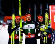 Strahlende Gesichter im deutschen Team: Johannes Rydzek (GER), Julian Schmid (GER), Eric Frenzel (GER), (l-r).