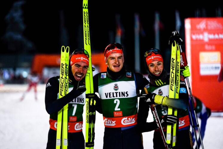 Strahlende Gesichter im deutschen Team: Johannes Rydzek (GER), Julian Schmid (GER), Eric Frenzel (GER), (l-r).
