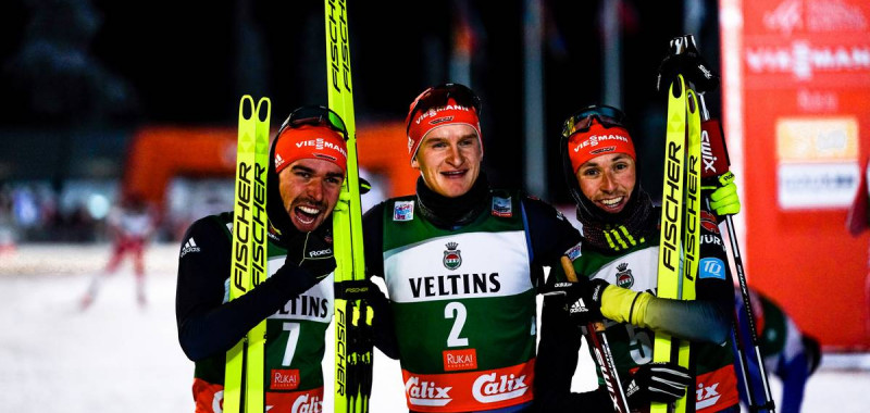 Strahlende Gesichter im deutschen Team: Johannes Rydzek (GER), Julian Schmid (GER), Eric Frenzel (GER), (l-r).