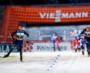 Zielsprint um Platz vier: Johannes Rydzek (l) hat gegen Eric Frenzel (r) die Nase vorn.