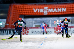 Zielsprint um Platz vier: Johannes Rydzek (l) hat gegen Eric Frenzel (r) die Nase vorn.