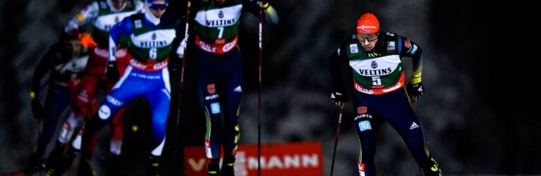 Eric Frenzel führt eine fünfköpfige Verfolgergruppe an.