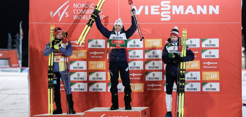 Das Podium vom zweiten Tag: Julian Schmid (GER), Jarl Magnus Riiber (NOR), Jens Luraas Oftebro (NOR), (l-r).