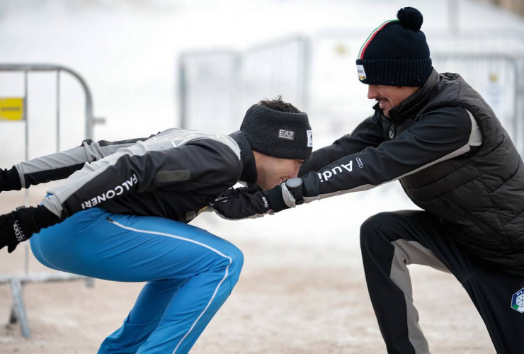 Die Italiener hatten Spaß: Aaron Kostner (ITA) und Samuel Costa (ITA), (l-r) simulieren eine Sprungübung.