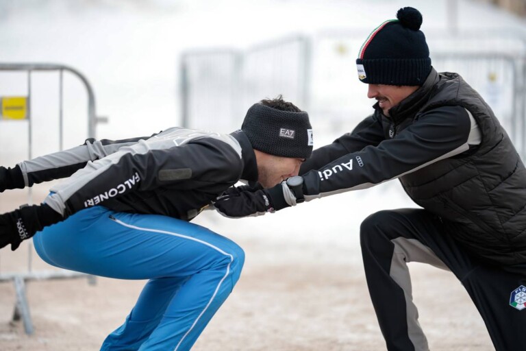 Die Italiener hatten Spaß: Aaron Kostner (ITA) und Samuel Costa (ITA), (l-r) simulieren eine Sprungübung.