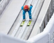 Julian Schmid (GER) auf dem Weg zu einem starken Sprung.