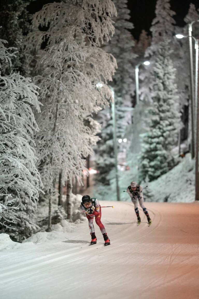 Ryota Yamamoto (JPN) konnte sich nicht allzu lange gegen Jarl Magnus Riiber (NOR) behaupten.