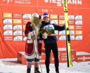 Matteo Baud (FRA) mit dem Weihnachtsmann