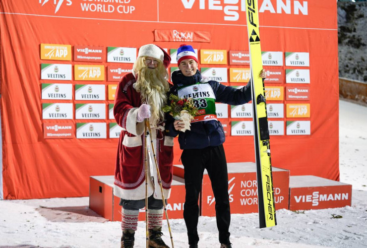 Matteo Baud (FRA) mit dem Weihnachtsmann