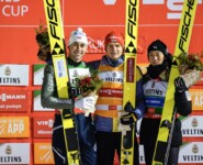 Die Gesamtsieger der Ruka Tour: Jarl Magnus Riiber (NOR), Julian Schmid (GER), Ryota Yamamoto (JPN), (l-r).