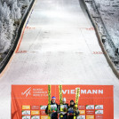 Das Podium der Tageswertung: Matteo Baud (FRA), Jarl Magnus Riiber (NOR), Ryota Yamamoto (JPN), (l-r).