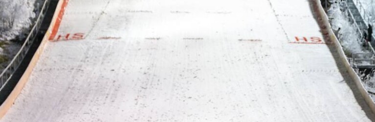 Das Podium der Tageswertung: Matteo Baud (FRA), Jarl Magnus Riiber (NOR), Ryota Yamamoto (JPN), (l-r).