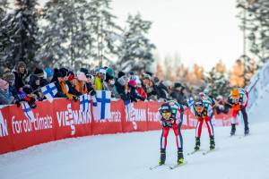 Zahlreiche Zuschauer säumten die Strecke in Lahti. Jens Luraas Oftebro (NOR), Espen Andersen (NOR) und Franz-Josef Rehrl (AUT), (l-r) freut's.