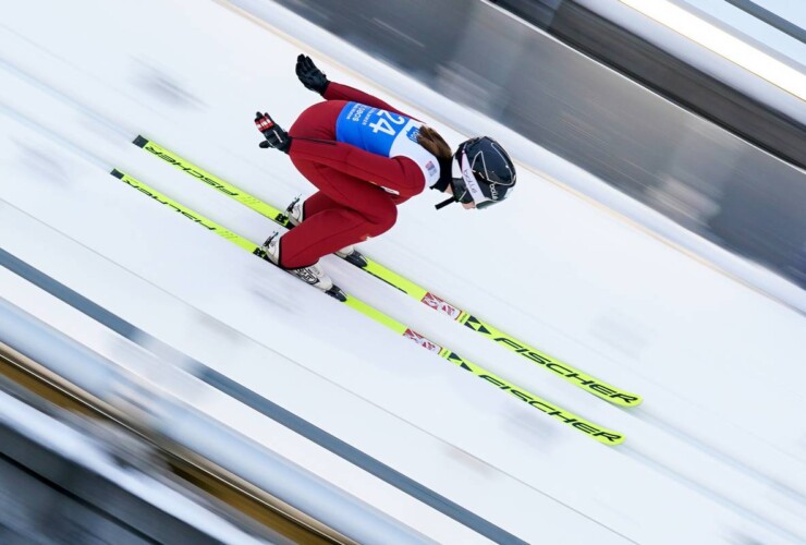 Lisa Hirner (AUT) auf dem Weg zu ihrem Sprung.