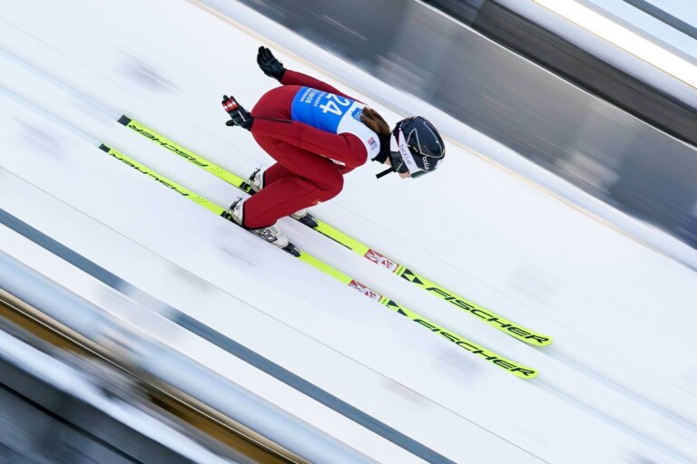 Lisa Hirner (AUT) auf dem Weg zu ihrem Sprung.