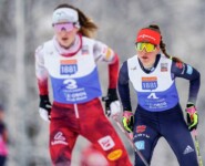 Nathalie Armbruster (GER) hinter Lisa Hirner (AUT) beim Saisonauftakt in Lillehammer