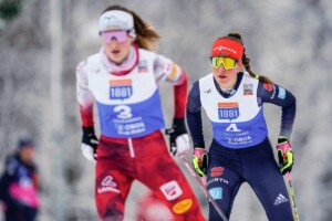 Nathalie Armbruster (GER) hinter Lisa Hirner (AUT) beim Saisonauftakt in Lillehammer