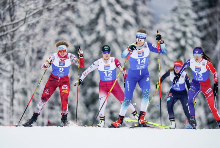 Claudia Purker (AUT), Haruka Kasai (JPN), Ema Volavsek (SLO), Lena Brocard (FRA), (l-r) beim Saisonauftakt in Lillehammer.