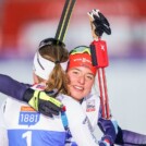 Gyda Westvold Hansen (NOR) und Nathalie Armbruster (GER) beglückwünschen sich zum guten Wettkampf.