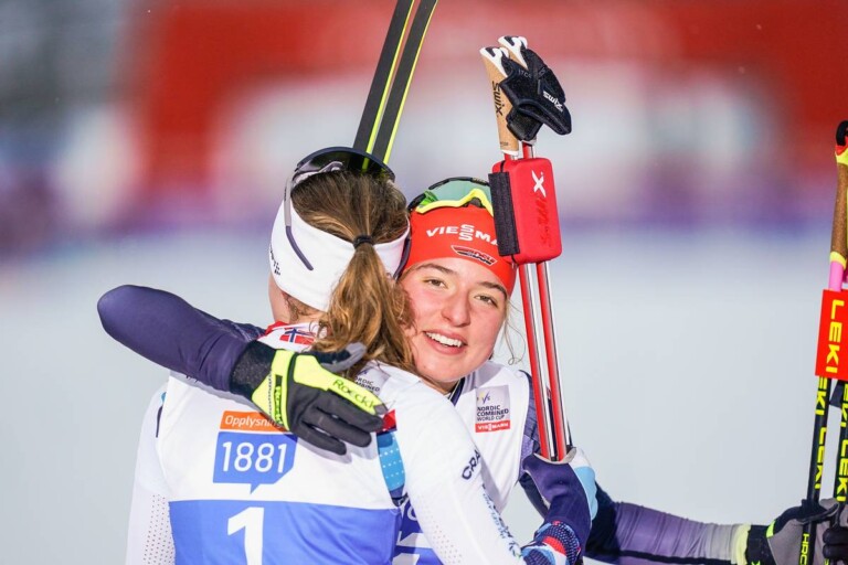 Gyda Westvold Hansen (NOR) und Nathalie Armbruster (GER) beglückwünschen sich zum guten Wettkampf.
