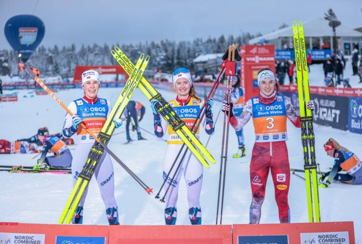 Das Podium der Damen: Ida Marie Hagen (NOR), Gyda Westvold Hansen (NOR), Lisa Hirner (AUT), (l-r)