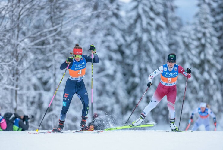 Nathalie Armbruster (GER), Yuna Kasai (JPN), (l-r) beim Rennen in Lillehammer