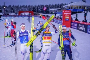 Erneut die besten drei: Jens Luraas Oftebro (NOR), Jarl Magnus Riiber (NOR), Vinzenz Geiger (GER), (l-r).