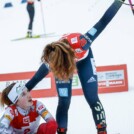 Fairplay im Ziel: Lisa Hirner (AUT), Nathalie Armbruster (GER), (l-r)