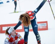 Fairplay im Ziel: Lisa Hirner (AUT), Nathalie Armbruster (GER), (l-r)