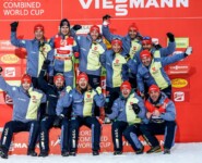 Teamfoto mit Weltcupsieger: Vinzenz Geiger (GER)