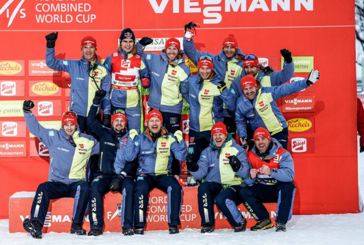 Teamfoto mit Weltcupsieger: Vinzenz Geiger (GER)